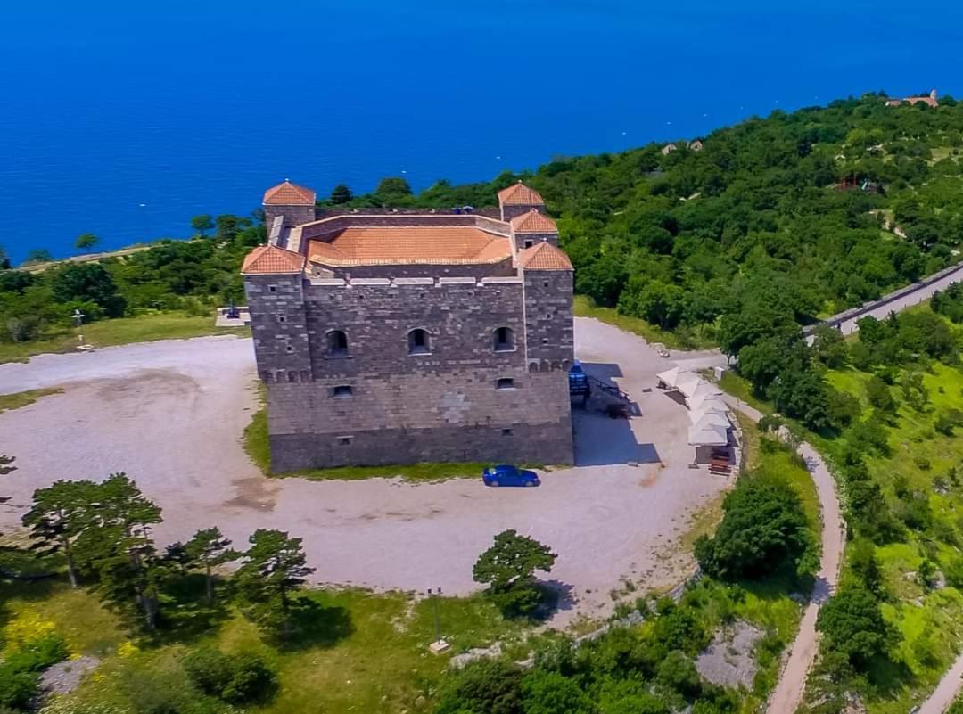 Apartman Pod Nehajem Apartment Senj  Exterior photo